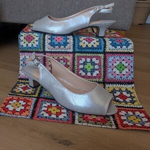 New J.Renee "Jenvey" Silver Satin Kitten Heel Pump - Women's 10.5 Double Wide